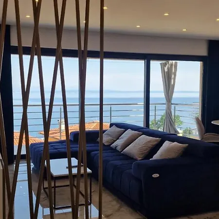 Luxury Eclipse Apartment *