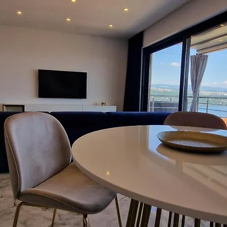 Luxury Eclipse Apartment *