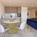 Luxury Eclipse Apartament